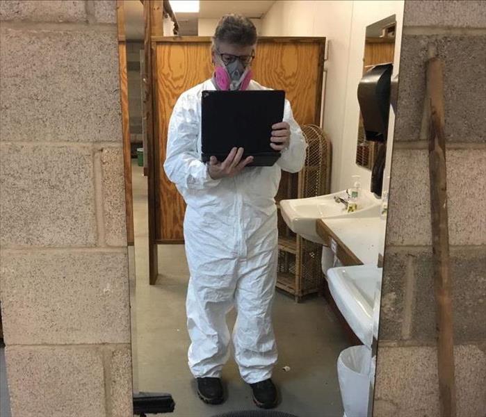 SERVPRO team member is dressed in full PPE.